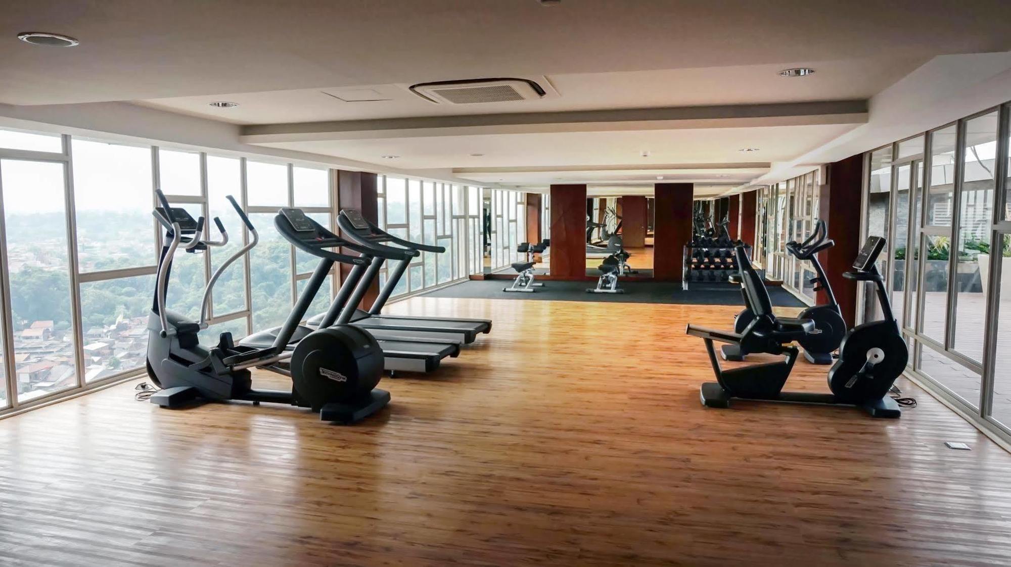 Louis Kienne Hotel Pandanaran Semarang Kültér fotó