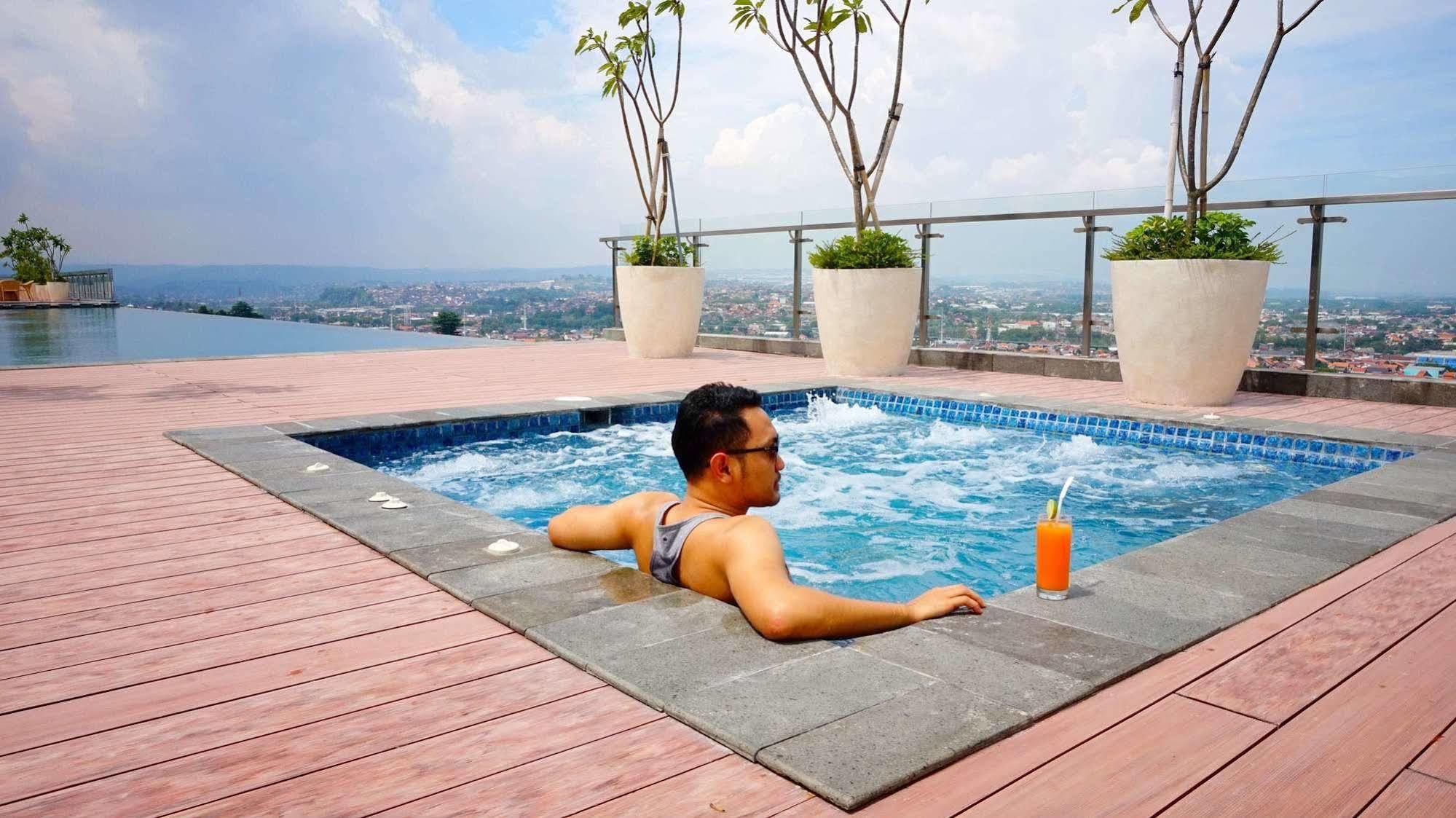 Louis Kienne Hotel Pandanaran Semarang Kültér fotó