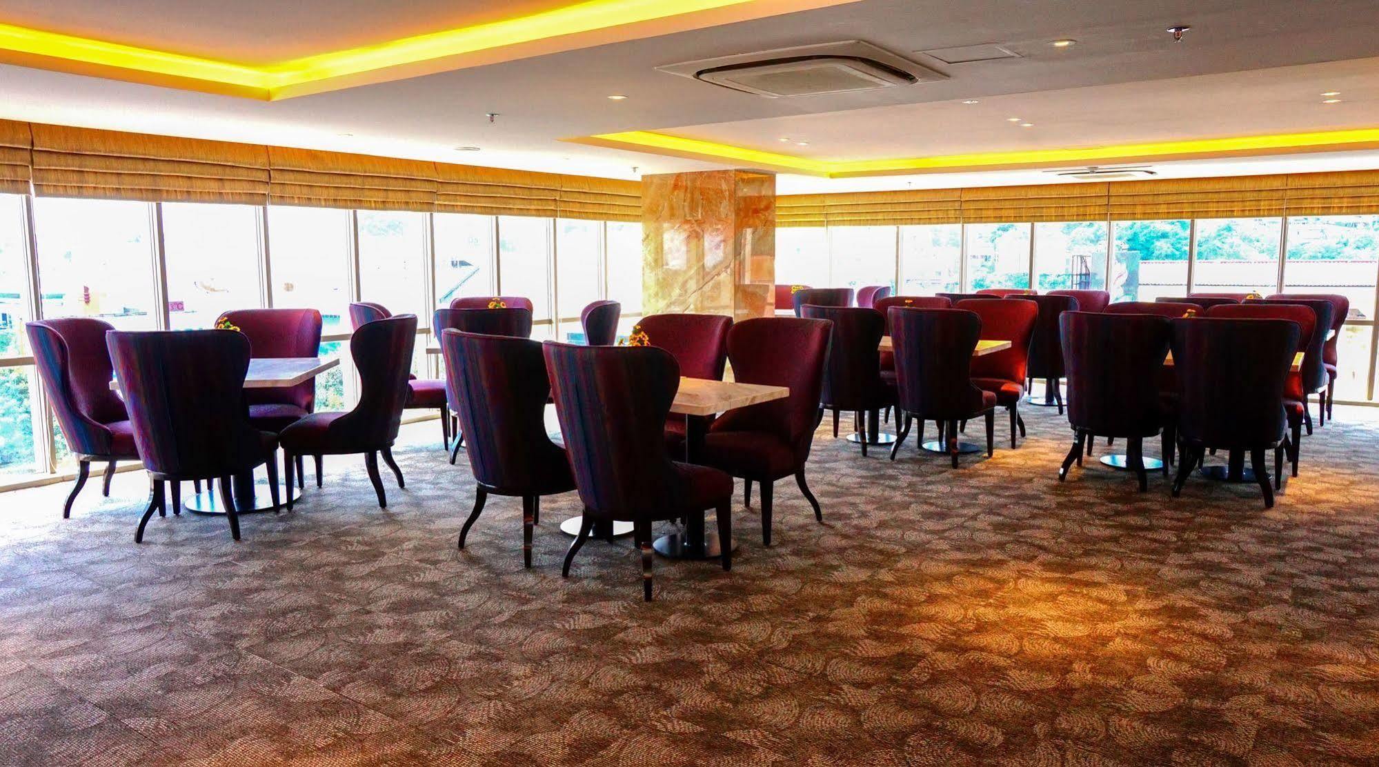 Louis Kienne Hotel Pandanaran Semarang Kültér fotó